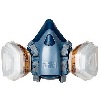 3M™ Halbmaske Serie 7500 Starterset: Maskenkörper (Grösse L), 2 x Aktivkohlefilterpatronen (A2), 4 x Partikelfilter (P3), 2 x Filtergehäusedeckel, 10 x Reinigungstuch